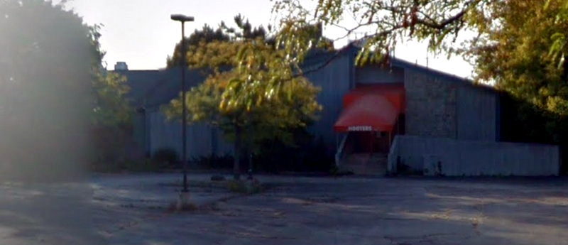 Hooters - Saginaw - 1134 N Niagara St (newer photo)